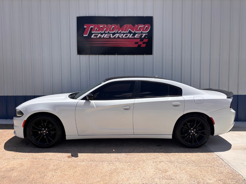 2018 Dodge Charger SXT in White — front three-quarter view